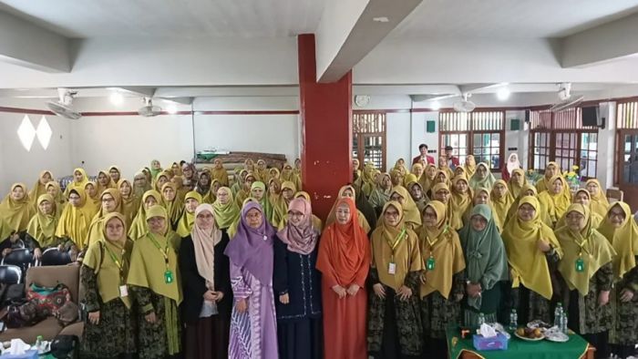 Bahagia di Masa Menopause: Hasil Kolaborasi Fakultas Kedokteran UPI dengan PC Persistri Katapang Bahagia di Masa Menopause: Hasil Kolaborasi Fakultas Kedokteran UPI dengan PC Persistri Katapang