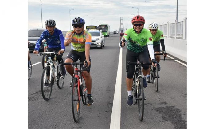 Kasdam Brawijaya dan Jajaran Gowes Sampai ke Sampang