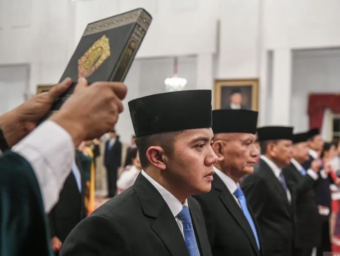 Status Seskab Mayor Teddy Dinilai Langgar UU TNI, Prabowo Coba Siasati Aturan Demi Mantan Ajudan? Status Seskab Mayor Teddy Dinilai Langgar UU TNI, Prabowo Coba Siasati Aturan Demi Mantan Ajudan?