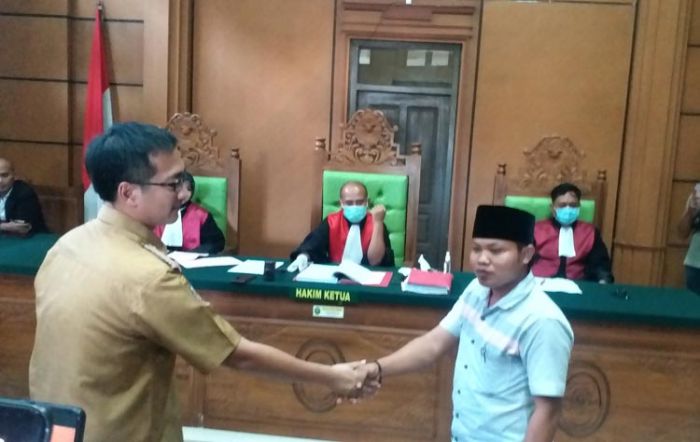 Sidang Kasus Pencemaran Nama Baik Direktur RSUD Syamrabu, Farhat Tersinggung dengan Bahasa Sidang Kasus Pencemaran Nama Baik Direktur RSUD Syamrabu, Farhat Tersinggung dengan Bahasa
