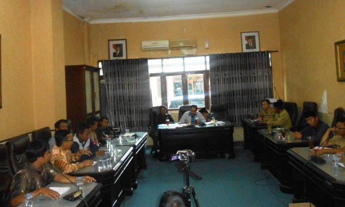 Distribusi Pupuk Amburadul, Gapoktandes Sumenep Wadul Dewan