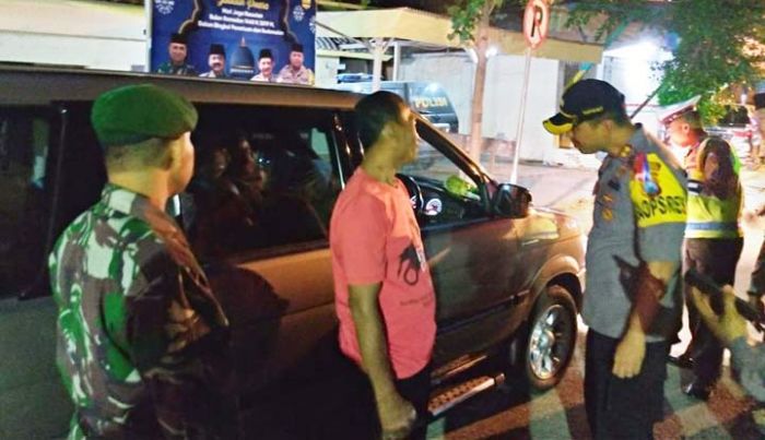 Polres Pamekasan Gelar Operasi dan Patroli Skala Besar, Antisipasi Keberangkatan Massa ke Jakarta Polres Pamekasan Gelar Operasi dan Patroli Skala Besar, Antisipasi Keberangkatan Massa ke Jakarta