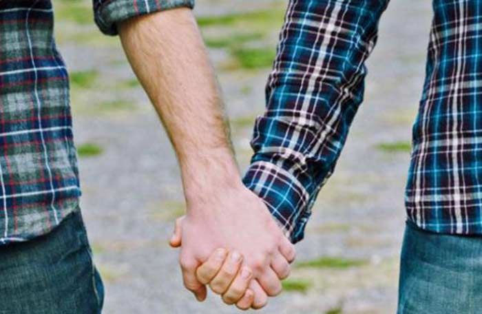 Oknum Guru di Pacitan Diduga Terlibat Dalam Komunitas Gay Oknum Guru di Pacitan Diduga Terlibat Dalam Komunitas Gay