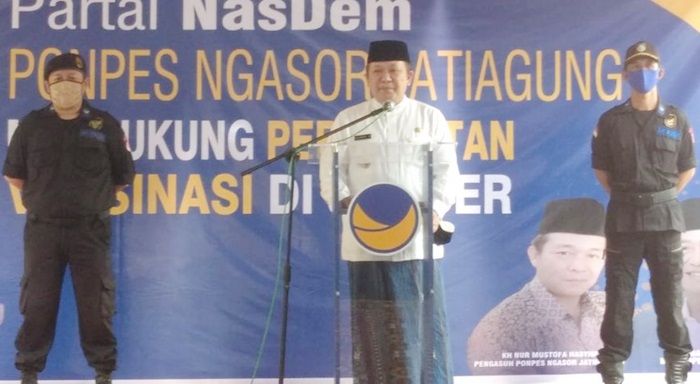Bupati Hendy Disuplai Partai Nasdem 3.000 Vaksin untuk Santri Ponpes Ngasor dan Warga Setempat Bupati Hendy Disuplai Partai Nasdem 3.000 Vaksin untuk Santri Ponpes Ngasor dan Warga Setempat