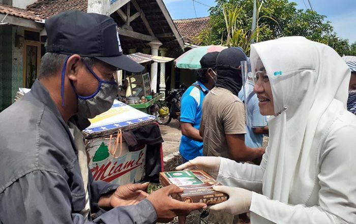 Dikenal Ramah dan Dermawan, Ikfina dan Gus Barra Jadi Idola Masyarakat Dikenal Ramah dan Dermawan, Ikfina dan Gus Barra Jadi Idola Masyarakat
