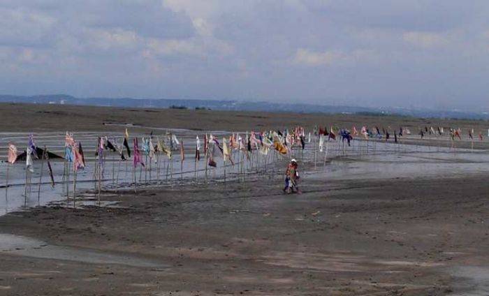10 Tahun Lumpur Lapindo, Perupa Dadang Christanto Bikin Seni Instalansi GOMBAL 10 Tahun Lumpur Lapindo, Perupa Dadang Christanto Bikin Seni Instalansi GOMBAL