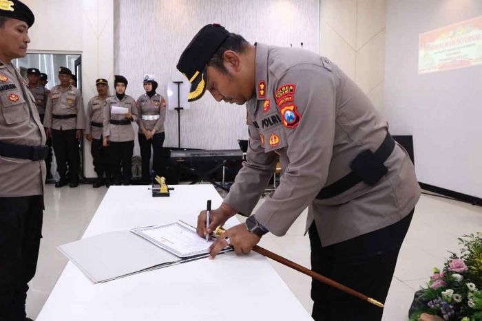 Menuju Wilayah Bebas Korupsi, Kapolres Ngawi Pimpin Penandatangan Pakta Integritas 2023 Menuju Wilayah Bebas Korupsi, Kapolres Ngawi Pimpin Penandatangan Pakta Integritas 2023