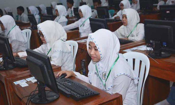UN di Lamongan Diwarnai Isu Kebocoran Soal UN di Lamongan Diwarnai Isu Kebocoran Soal