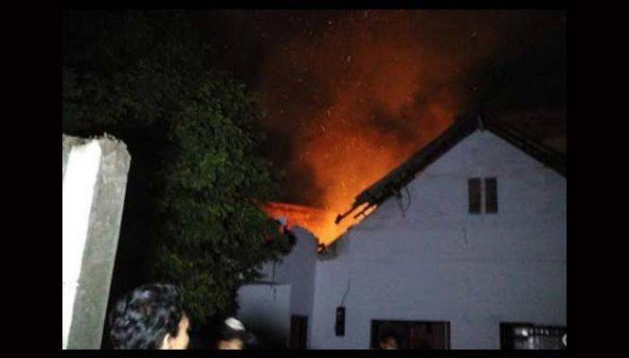 Kawasan Kalijodo Terbakar, "Sengaja Buat Mengalihkan Isu" Kawasan Kalijodo Terbakar, "Sengaja Buat Mengalihkan Isu"