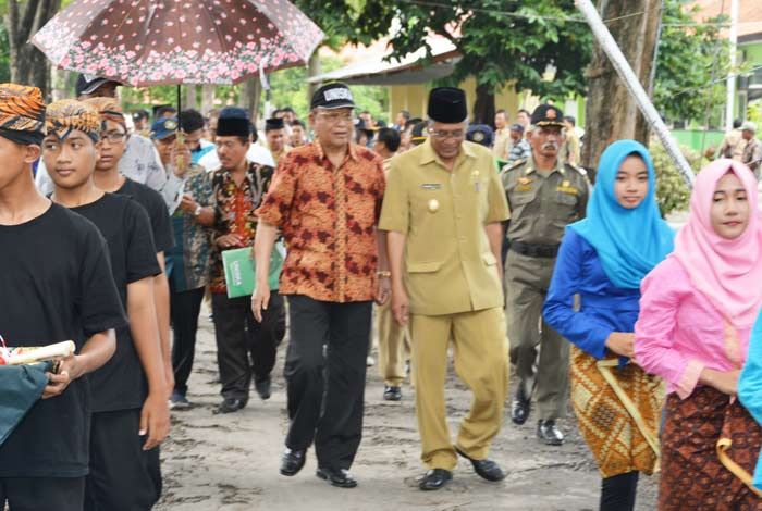 Plt Bupati Nganjuk Panen Padi Jenis IPB 3 S Plt Bupati Nganjuk Panen Padi Jenis IPB 3 S