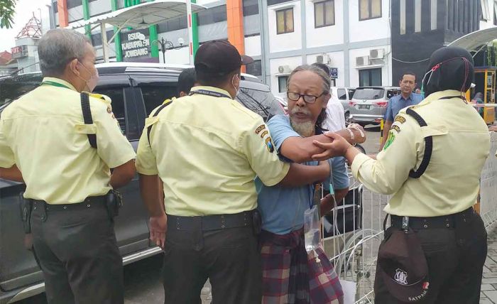 Pasien RSUD Jombang Diduga Berusaha Kabur dengan Infus di Tangan Pasien RSUD Jombang Diduga Berusaha Kabur dengan Infus di Tangan
