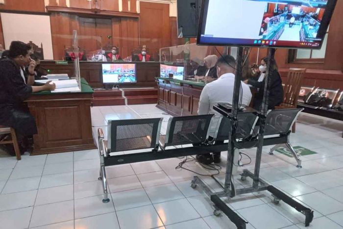Tiga Terdakwa Tragedi Kanjuruhan Dituntut 3 Tahun Penjara, Penasihat Hukum: Harusnya Bebas Tiga Terdakwa Tragedi Kanjuruhan Dituntut 3 Tahun Penjara, Penasihat Hukum: Harusnya Bebas
