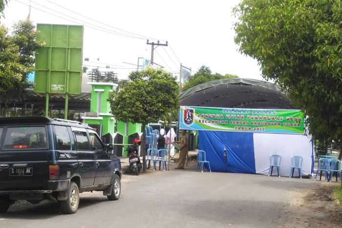 Jalan Kecamatan Senori Ditutup Jelang Tes Tulis Calon Perangkat Desa