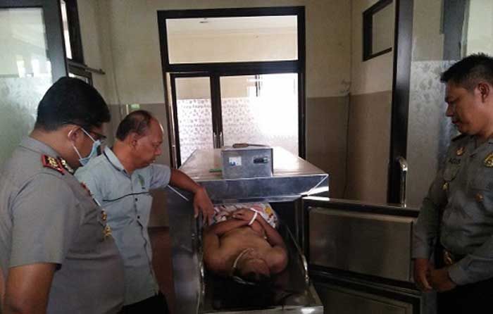 Pemilik dan Pelanggan Kafe di Nglegok Blitar Tewas Tenggak Miras Pemilik dan Pelanggan Kafe di Nglegok Blitar Tewas Tenggak Miras