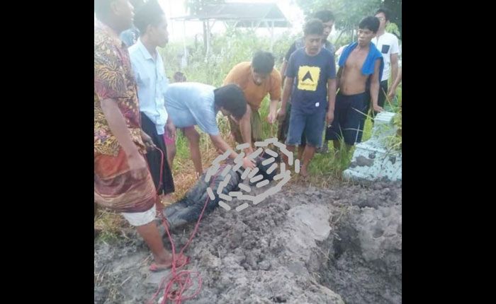 Nekat Bongkar Makam, Pemuda di Desa Konang Pamekasan Diamankan Warga Nekat Bongkar Makam, Pemuda di Desa Konang Pamekasan Diamankan Warga