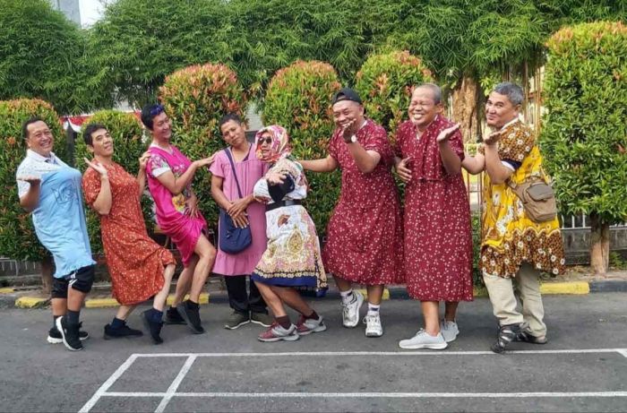 Kocak! Pegawai PN Jombang Pakai Daster saat Lomba Agustusan Kocak! Pegawai PN Jombang Pakai Daster saat Lomba Agustusan