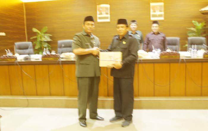 Tak Dihadiri Bupati dan Wabup, Paripurna DPRD Nganjuk Diwarnai Walkout Dua Fraksi Tak Dihadiri Bupati dan Wabup, Paripurna DPRD Nganjuk Diwarnai Walkout Dua Fraksi
