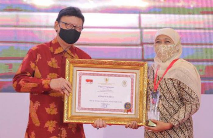Raih Dua Penghargaan Sekaligus, Khofifah: Jadi Pendorong Tingkatkan Inovasi dan Pelayanan Publik Raih Dua Penghargaan Sekaligus, Khofifah: Jadi Pendorong Tingkatkan Inovasi dan Pelayanan Publik