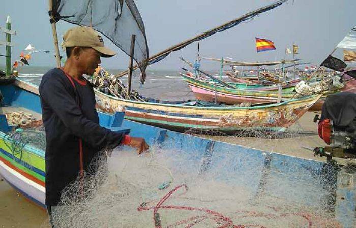 Ceceran Minyak Mentah Milik JOB PPEJ kembali Cemari Lautan Tuban, Nelayan Resah