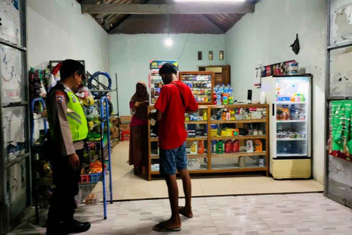 Tingkatkan Keamanan di Wilayah Ngawi, Polsek Pitu Gelar Patroli Malam