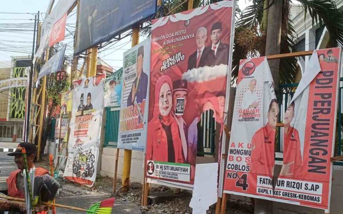 Baliho Bacaleg PDIP di Gresik Banyak yang Rusak Baliho Bacaleg PDIP di Gresik Banyak yang Rusak
