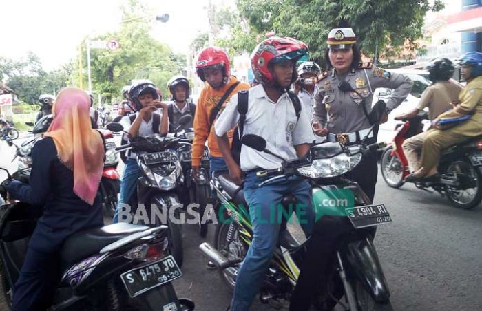 Terjaring Razia, Puluhan Sepeda Motor Pelajar di Jombang Disita Polisi Terjaring Razia, Puluhan Sepeda Motor Pelajar di Jombang Disita Polisi