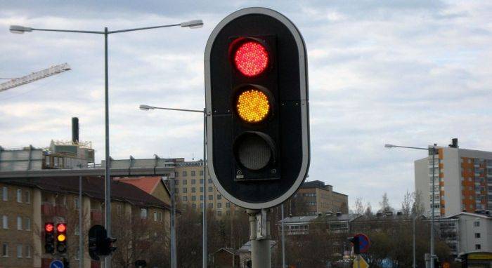 Penelitian: Sering Berhenti di Lampu Merah Mempercepat Kematian Penelitian: Sering Berhenti di Lampu Merah Mempercepat Kematian