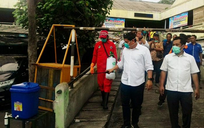 Wali Kota Kediri Imbau Acara Resepsi Pernikahan Ditunda dan Pimpin Penyemprotan Disinfektan Wali Kota Kediri Imbau Acara Resepsi Pernikahan Ditunda dan Pimpin Penyemprotan Disinfektan