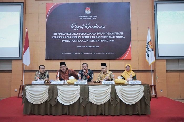 KPU Jatim Gelar Rakor Dukungan Pelaksanaan Vermin daan Verfak Parpol Calon Peserta Pemilu 2024 KPU Jatim Gelar Rakor Dukungan Pelaksanaan Vermin daan Verfak Parpol Calon Peserta Pemilu 2024