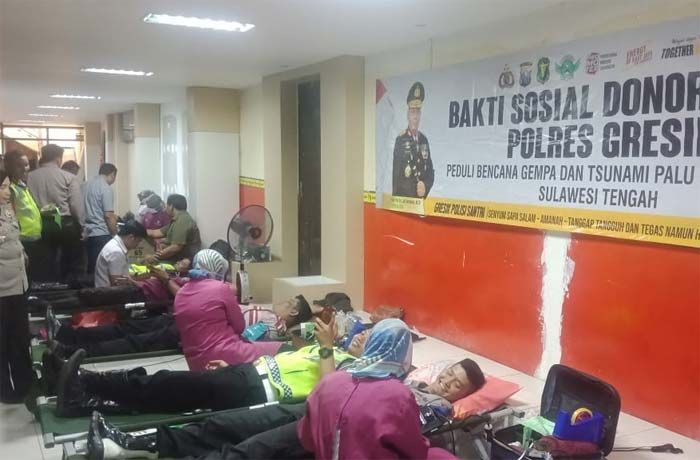 Polres Gresik Gelar Donor Darah untuk Korban Palu dan Donggala Polres Gresik Gelar Donor Darah untuk Korban Palu dan Donggala