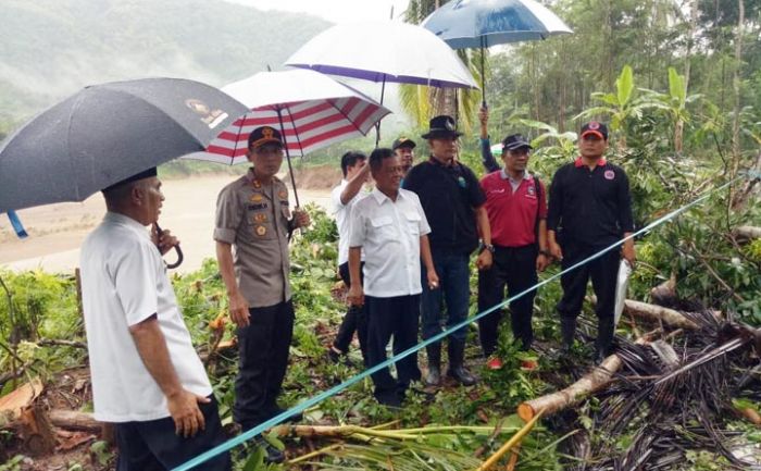 Bupati Pacitan Tinjau Tanggul Sungai Grindulu yang Longsor dan Sidak Kesiapan RSUD Tangani Corona