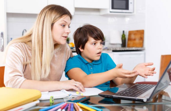 Tips Membantu Anak Menggunakan Teknologi secara Produktif dan Bertanggung Jawab Tips Membantu Anak Menggunakan Teknologi secara Produktif dan Bertanggung Jawab