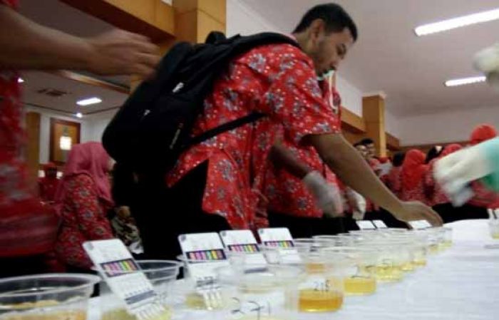 Gencar Gelar Tes Urine, Wali Kota Blitar Ancam Pecat PNS Terlibat Penyalahgunaan Narkoba Gencar Gelar Tes Urine, Wali Kota Blitar Ancam Pecat PNS Terlibat Penyalahgunaan Narkoba