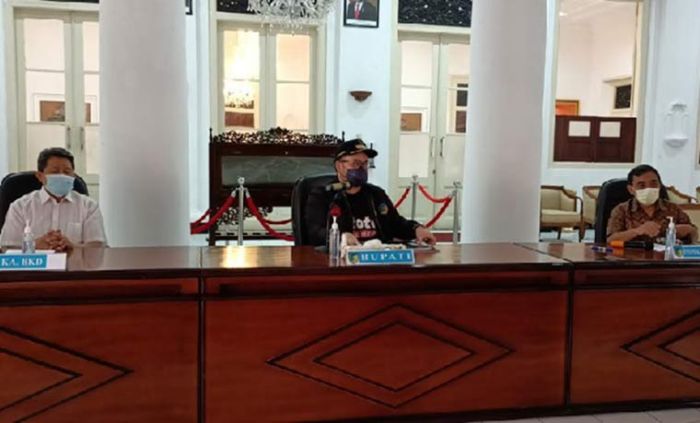 Camat Purwoasri Diduga Minta THR ke Kades, Bupati Kediri Ancam Me-Nonjob-kan Camat Purwoasri Diduga Minta THR ke Kades, Bupati Kediri Ancam Me-Nonjob-kan