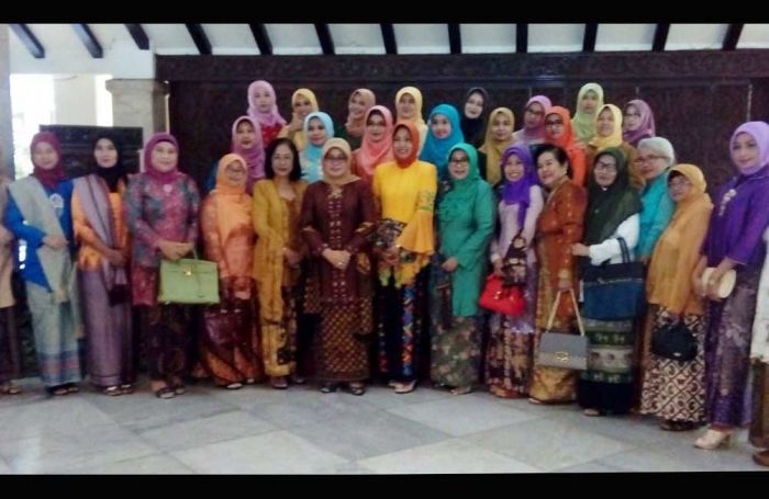 Peringati Hari Ibu, Pemkab Malang Berikan Penghargaan kepada Perempuan-perempuan Berprestasi Peringati Hari Ibu, Pemkab Malang Berikan Penghargaan kepada Perempuan-perempuan Berprestasi