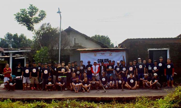 Kuatkan Karakter Gotong Royong, Relawan Ganjar Pranowo di Kediri Dirikan 100 Tiang Bendera Kuatkan Karakter Gotong Royong, Relawan Ganjar Pranowo di Kediri Dirikan 100 Tiang Bendera