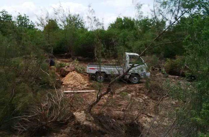Penambangan Pasir Liar di Sumenep Makin Marak, Kades Diduga Jadi Beking Penambangan Pasir Liar di Sumenep Makin Marak, Kades Diduga Jadi Beking