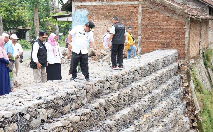 Gercep Tangani Banjir, Plt Bupati Nganjuk Tinjau Lokasi Terdampak Gercep Tangani Banjir, Plt Bupati Nganjuk Tinjau Lokasi Terdampak