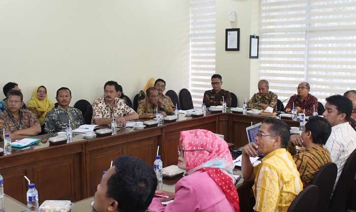 KPK Apresiasi Proses Perizinan di DPM PTSP Gresik KPK Apresiasi Proses Perizinan di DPM PTSP Gresik