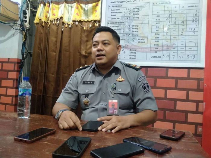 Napi Kendalikan Peredaran Sabu Dari Balik Sel di Lapas Sampang Bakal Disanksi Berat Napi Kendalikan Peredaran Sabu Dari Balik Sel di Lapas Sampang Bakal Disanksi Berat