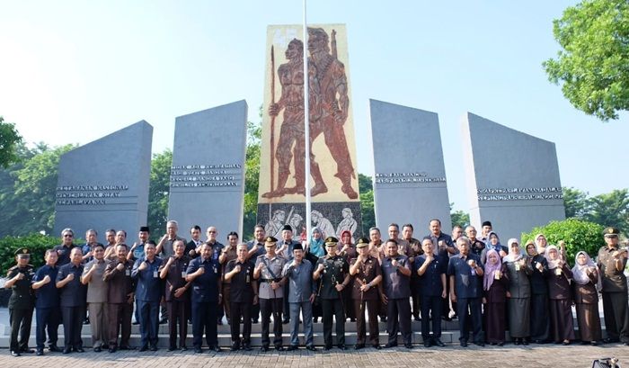 ​Kapolresta Sidoarjo Hadiri Ziarah Taman Makam Pahlawan Peringatan Hari Jadi ke-161