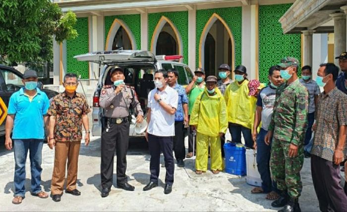 Tak Mau Bebani Pemkab, Pemdes Sawiji Jombang Gelar Penyemprotan Disinfektan Mandiri