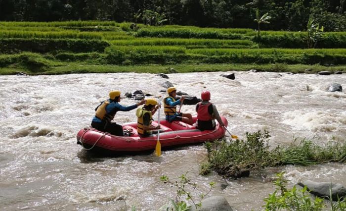 Cari Balita Hilang, BPBD Blitar Sisir Aliran Sungai Cari Balita Hilang, BPBD Blitar Sisir Aliran Sungai
