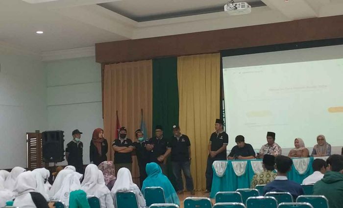 Bawaslu Surabaya Ajak Pemilih Pemula Ikut Awasi Pemilu Bawaslu Surabaya Ajak Pemilih Pemula Ikut Awasi Pemilu