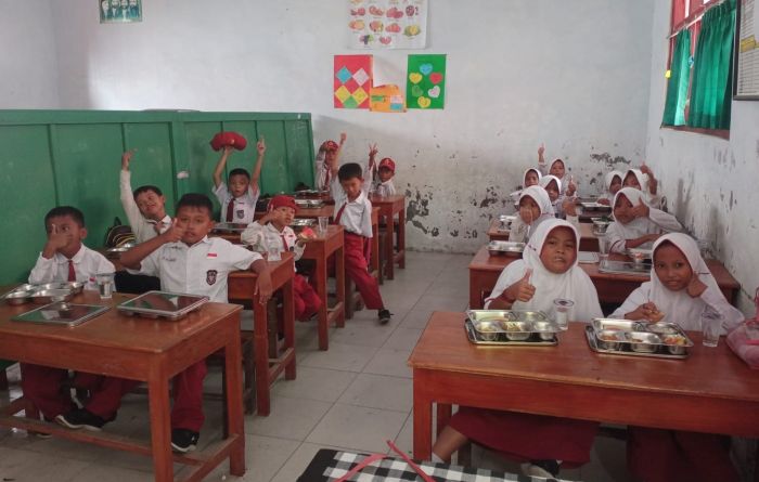 Program Makan Bergizi Gratis di Bangkalan Dimulai pada Siswa SD se-Kecamatan Modung Program Makan Bergizi Gratis di Bangkalan Dimulai pada Siswa SD se-Kecamatan Modung