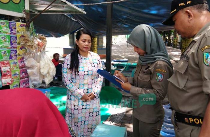 Didata Satpol PP, PKL di Sekitar Alun-Alun Jombang Bakal Ditertibkan Didata Satpol PP, PKL di Sekitar Alun-Alun Jombang Bakal Ditertibkan