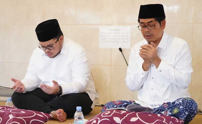 Jelang Coblosan, Dhito Ikuti Khataman Manaqib di Ponpes Al Falah Ploso Jelang Coblosan, Dhito Ikuti Khataman Manaqib di Ponpes Al Falah Ploso