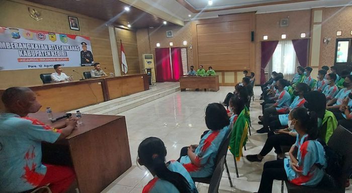 Kapolres Kediri Lepas 52 Atlet Karate Inkanas ke Kota Blitar