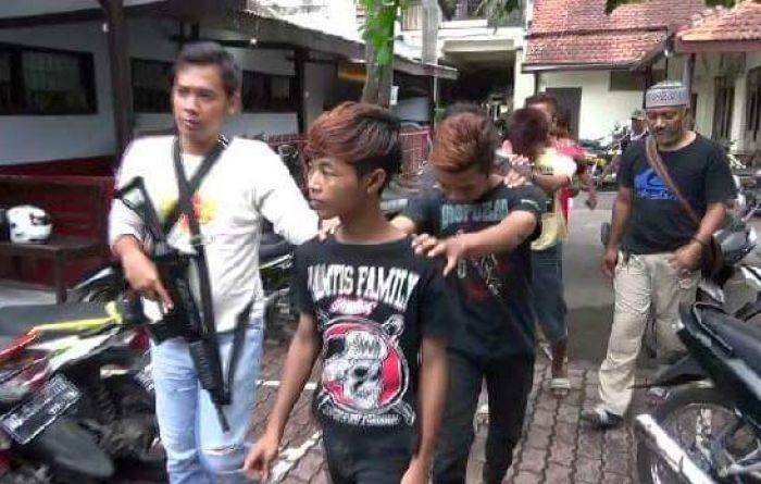 Injak Kitab Suci Al-Quran, Sejumlah Pemuda di Tulungagung Diamankan Polisi Injak Kitab Suci Al-Quran, Sejumlah Pemuda di Tulungagung Diamankan Polisi