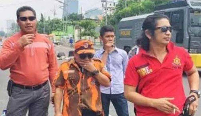 2 Pelaku Perusakan Rumah Dinas Kajati Ditangkap 2 Pelaku Perusakan Rumah Dinas Kajati Ditangkap